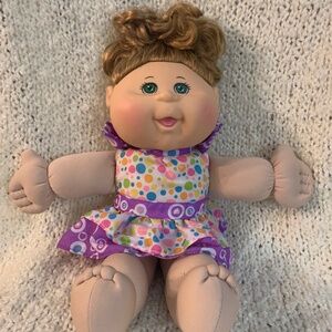 Cabbage Patch girl doll, light brown hair.